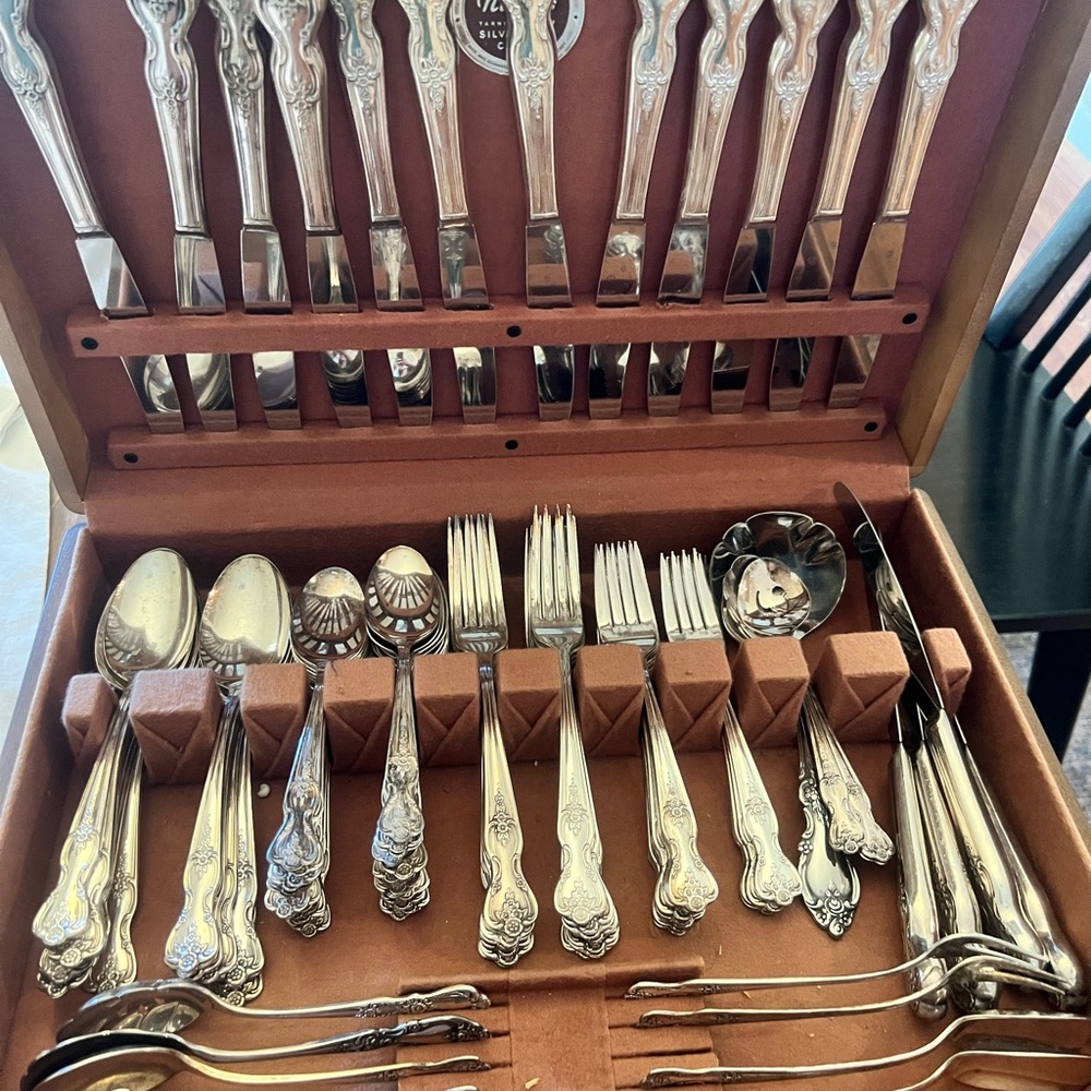 Wm Rogers silver plated flatware set - Magnolia